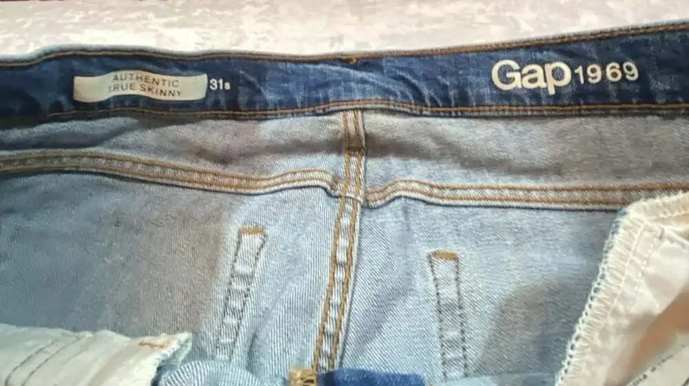 Gap 1969 Authentic True Skinny Distressed Jeans Women  Size 31s